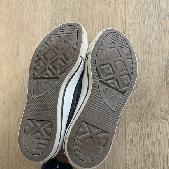 Low-Top Converse - Picture 2 of 4